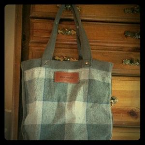 Lightly used abercrombie tote bag.