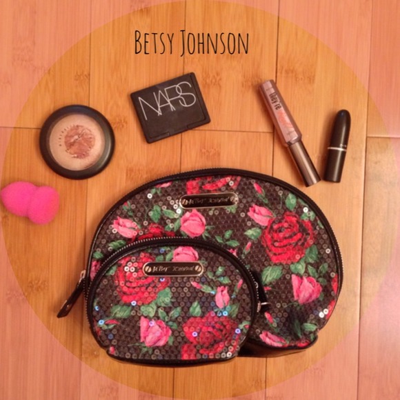✨Betsy Johnson makeup bags✨