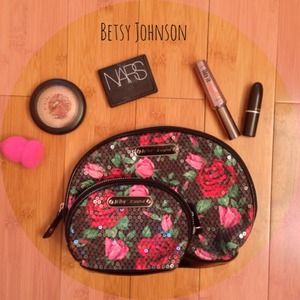 ✨Betsy Johnson makeup bags✨