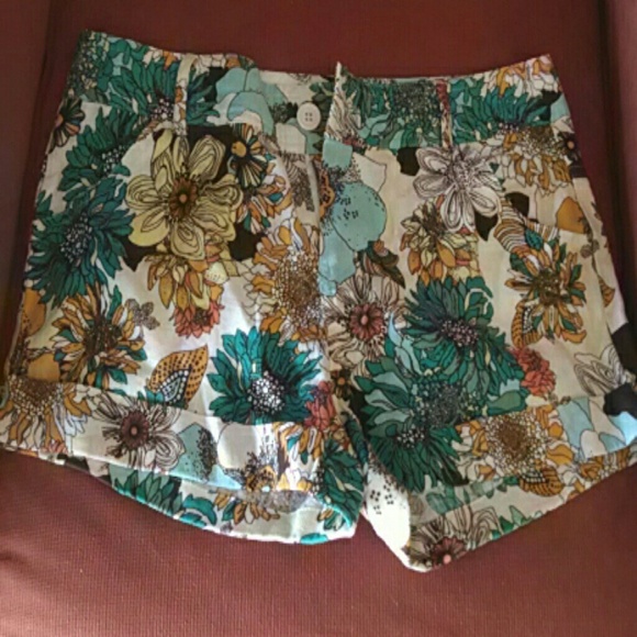 Floral linen shorts