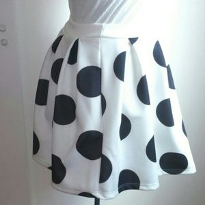 🔵White skirt with blue polka dots🔵