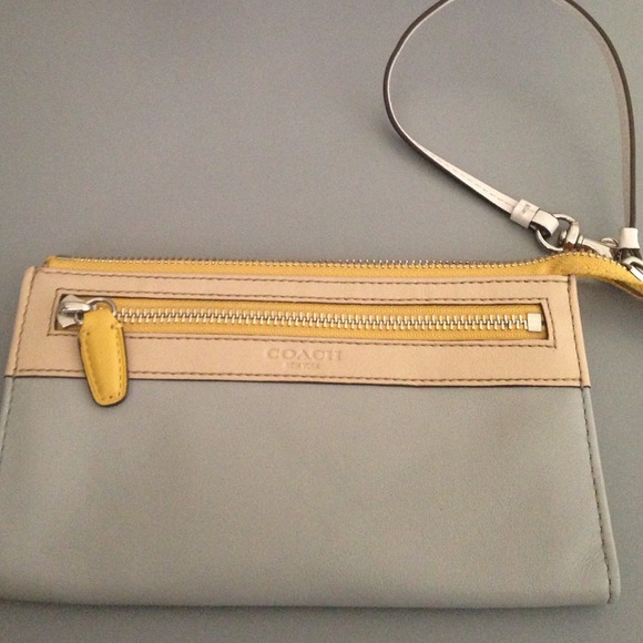 Coach clutch/wristlet.