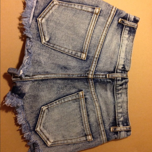 Shorts - Picture 3 of 4