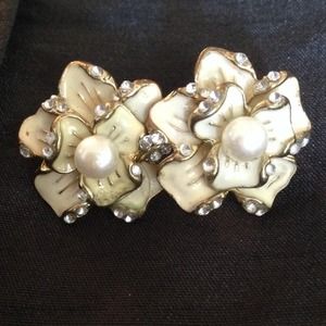 Cream colored flower earrings with pearl center