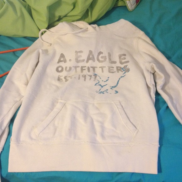 AE White Pull Over Hoodie