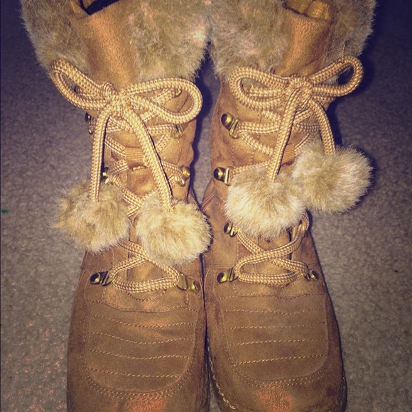 Size 3 Furry snow boots (kids)