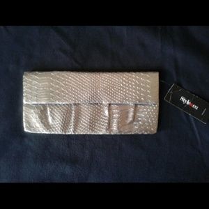 Bundle 2 wallets!