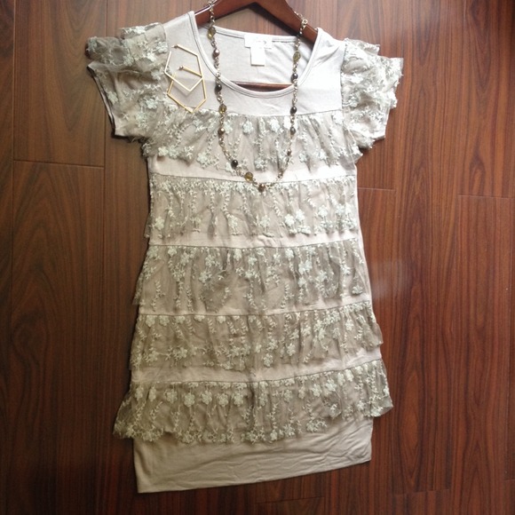 Beautiful dress /front lace - Picture 4 of 4