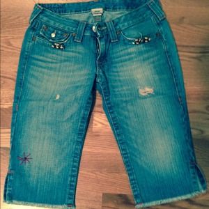 True Religion Authentic Capri shorts, Sz 28