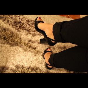 ZARA ✨ all black sandals