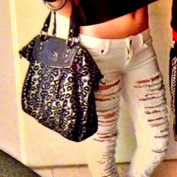 FOREVER 21 RIPPED JEANS SZ 24