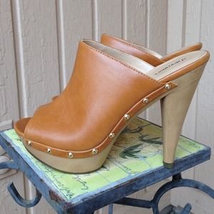 Sexy nude clogs