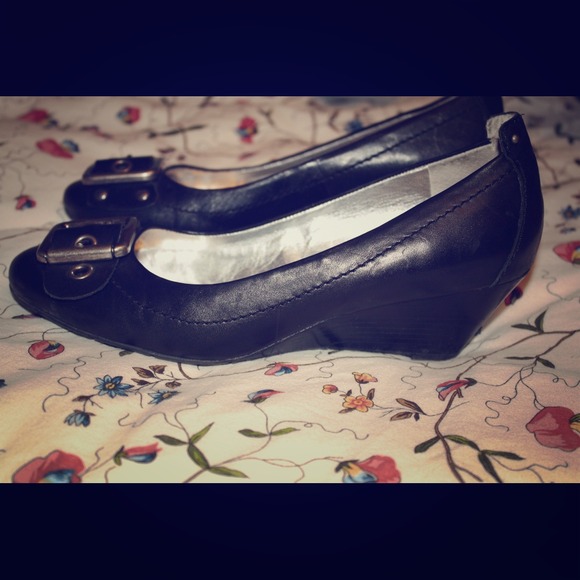 Jessica Simpson black leather wedges