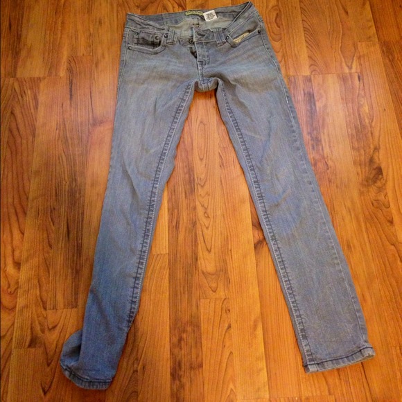 Gray, comfortable, stretchable skinny jeans!