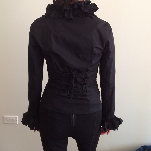 🌺BUNDLED🌺🎊[anne fontaine] black ruffle blouse - Picture 2 of 3