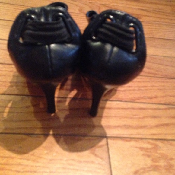 Heels - Picture 3 of 3