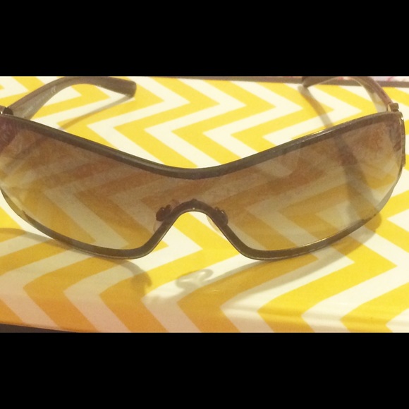 Chanel sunglasses - Picture 3 of 4