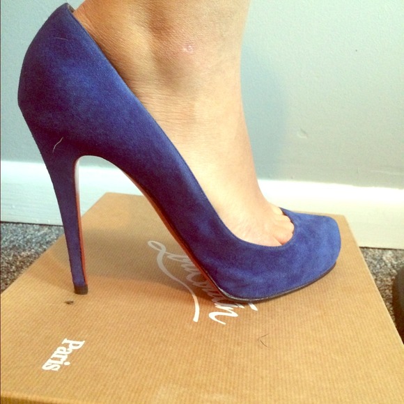 HOLD‼️Christian Louboutin Rolando Suede pump