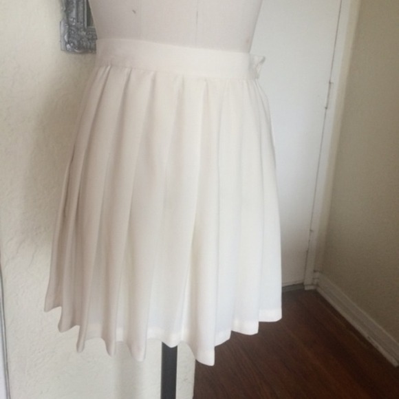 white tennis skirt