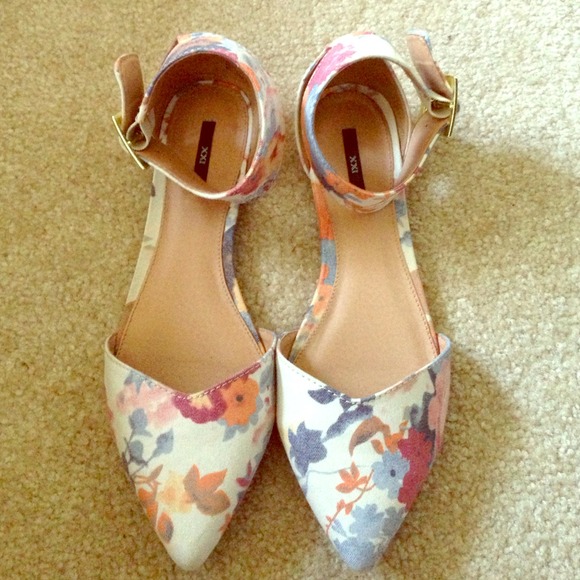 FOREVER 21 Floral Pointed-Toe Flats
