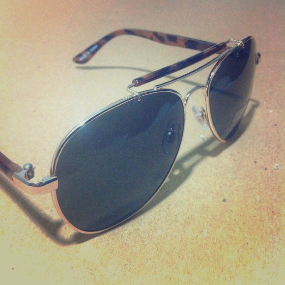 Tortoise shell bridge Aviator sunglasses