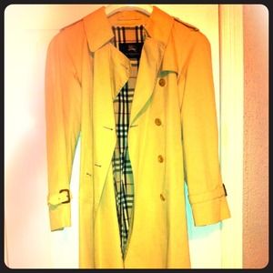 Woman's Burberry Rain Coat/Trench Coat