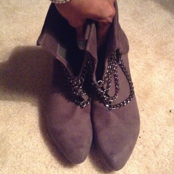 Abaete for Payless in grey - Picture 2 of 3