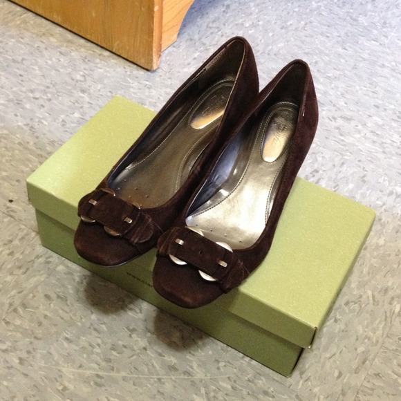 Comfortable business casual heels