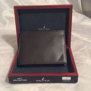 🆕 Nautica Black Leather Passcase Wallet