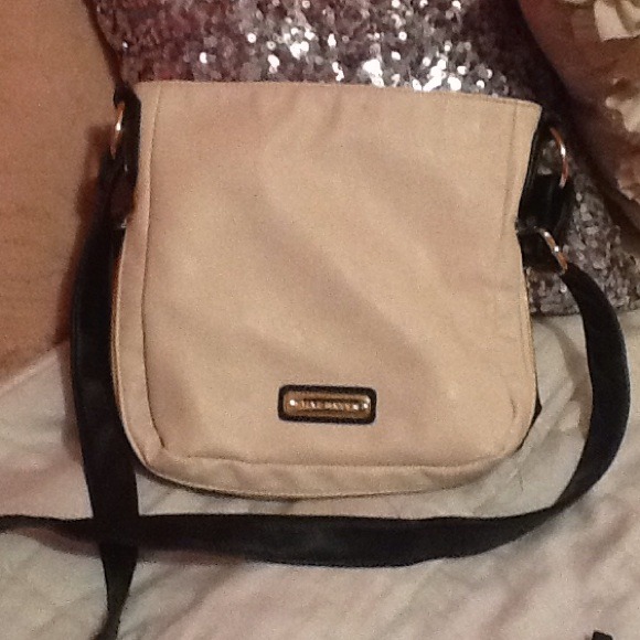 Steve Madden side black and white:) - Picture 1 of 4