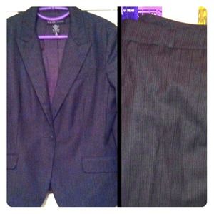 Bundle Reserved for Tee thru Fri 9/26. 2 suits!