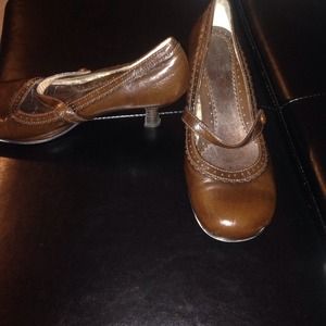 Brown Closed-Toe Heels