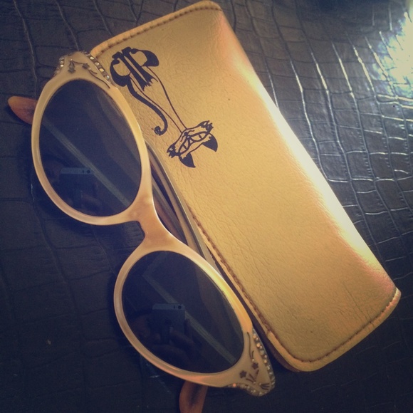Vintage Authentic Sunglasses. FashionFinds by Li.