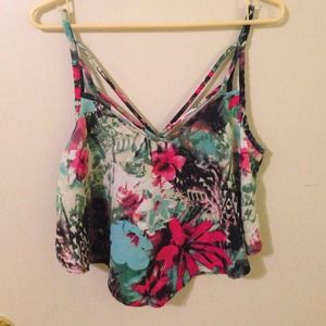 FLORAL CROP TOP! REALLY CUTE!!