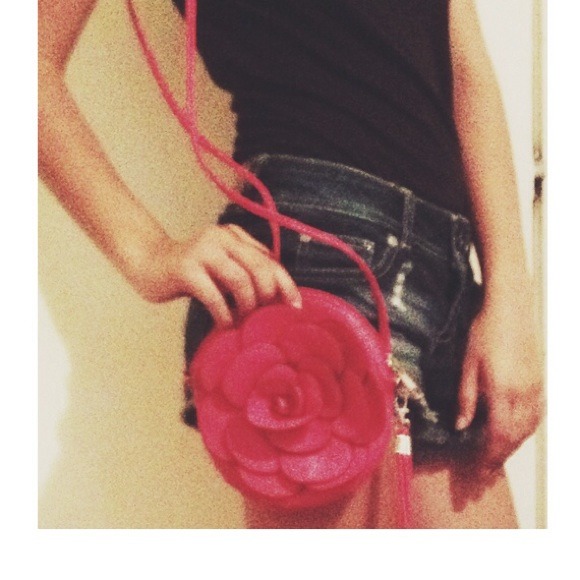 Pretty pink flower cross body 💕
