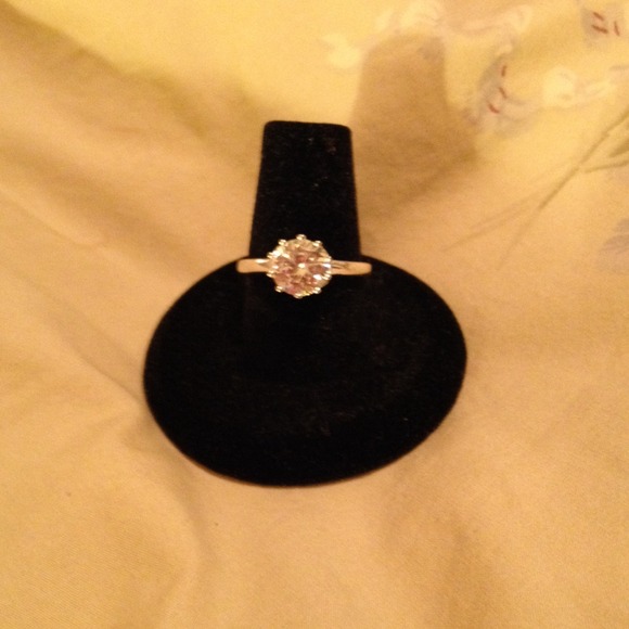 A diamond like ring