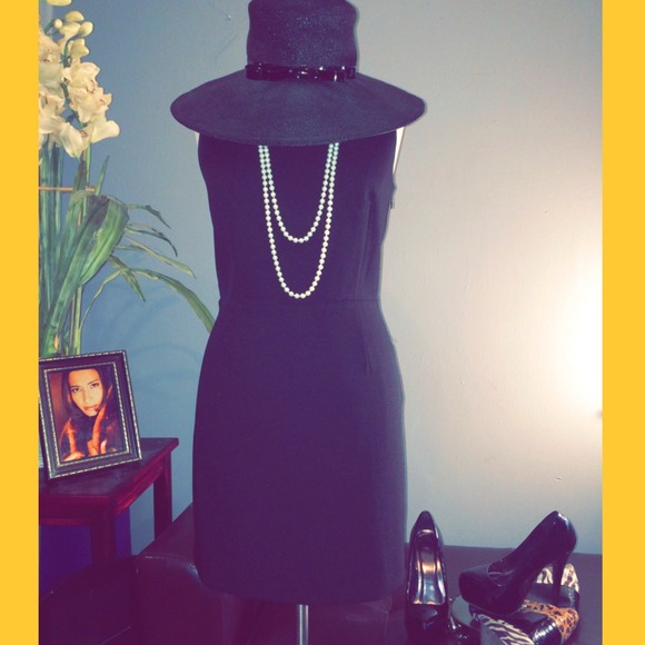 Vintage wide brim hat. FashionFinds by Li.