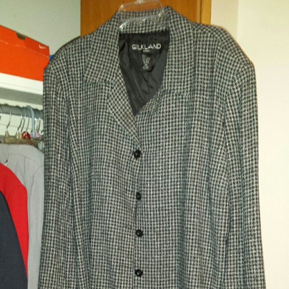 Black and white Blazer/Jacket. Side slits. Lined