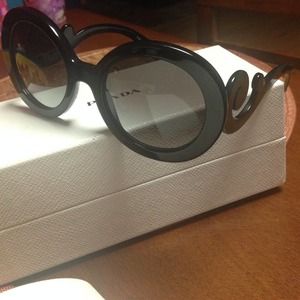 PRADA sunglasses 💯💯 real