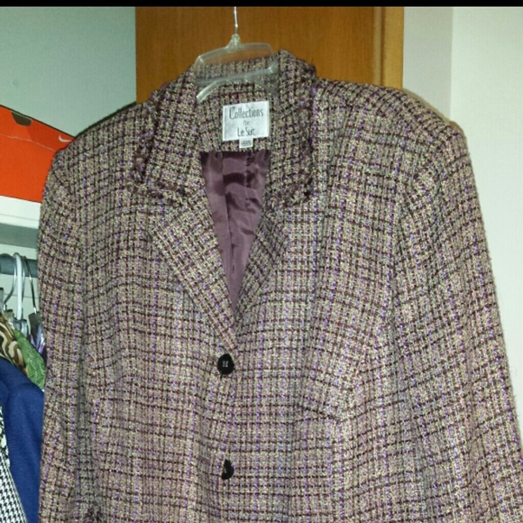 Skirt suit