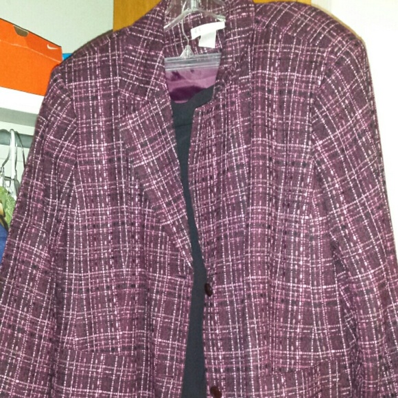 Skirt suit