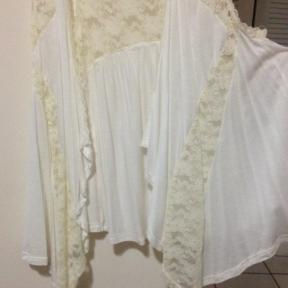 Sleeve less lace cardigan - Picture 3 of 4