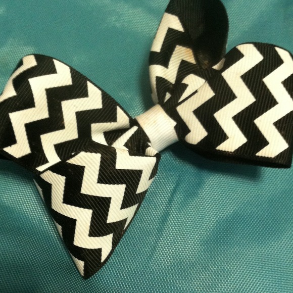 Bow - Picture 1 of 1