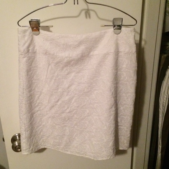 NWOT White pattern skirt