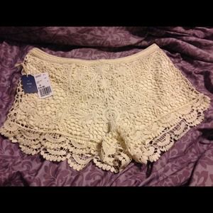 Crochet high waisted shorts (BRAND NEW)