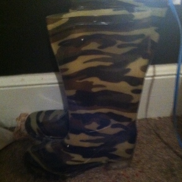 Camo rain boots