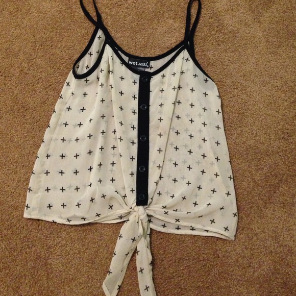 a tan crop top tank top that ties in the front