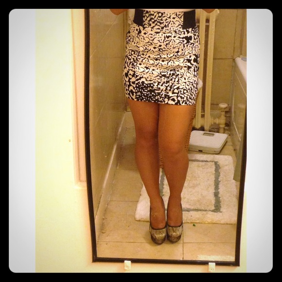 Cute print skirt. Great condition