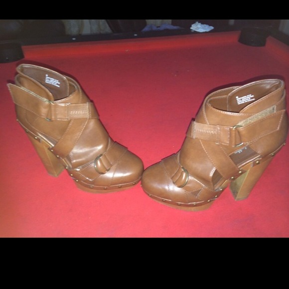 Shoes - Picture 2 of 5