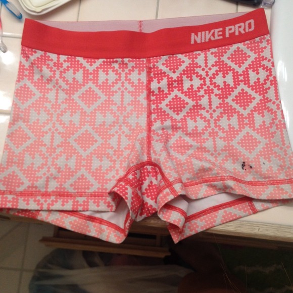 Pink tribal polka dot nike pros - Picture 1 of 1